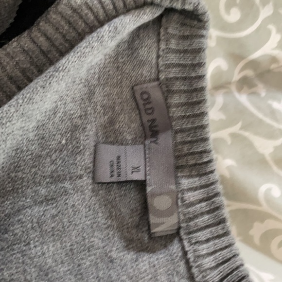 Two nice sweaters - Picture 4 of 5